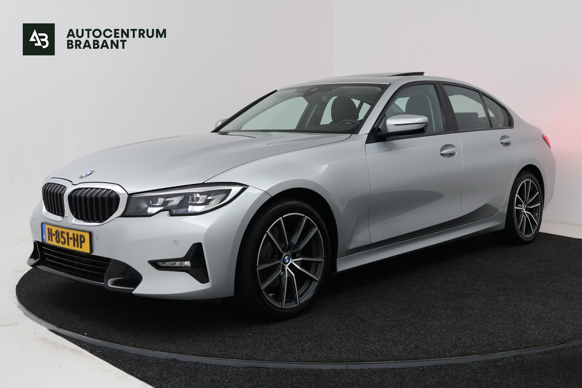 BMW 3-serie 320i Executive Edition (PANORAMADAK, SFEERVERLICHTING, PDC, DEALER ONDERHOUDEN)