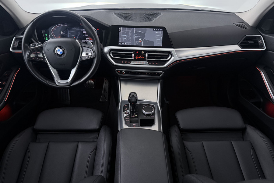 BMW 3-serie 320i Executive Edition (PANORAMADAK, SFEERVERLICHTING, PDC, DEALER ONDERHOUDEN)