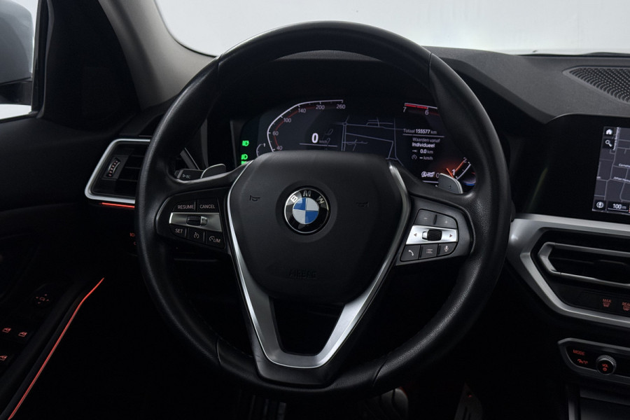 BMW 3-serie 320i Executive Edition (PANORAMADAK, SFEERVERLICHTING, PDC, DEALER ONDERHOUDEN)