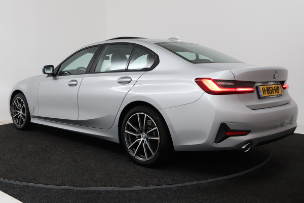 BMW 3-serie 320i Executive Edition (PANORAMADAK, SFEERVERLICHTING, PDC, DEALER ONDERHOUDEN)