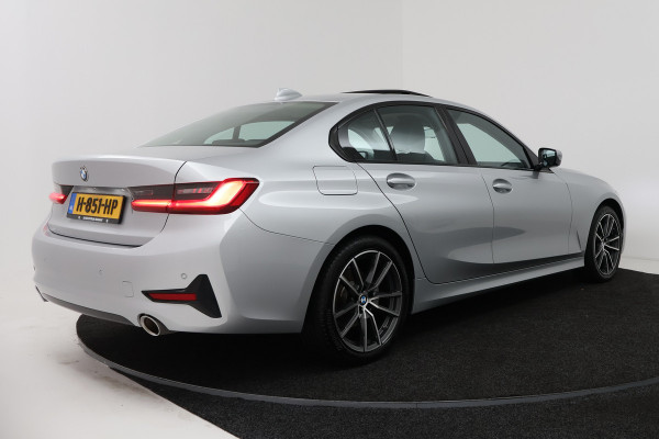BMW 3-serie 320i Executive Edition (PANORAMADAK, SFEERVERLICHTING, PDC, DEALER ONDERHOUDEN)