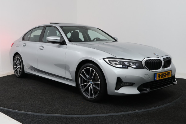 BMW 3-serie 320i Executive Edition (PANORAMADAK, SFEERVERLICHTING, PDC, DEALER ONDERHOUDEN)