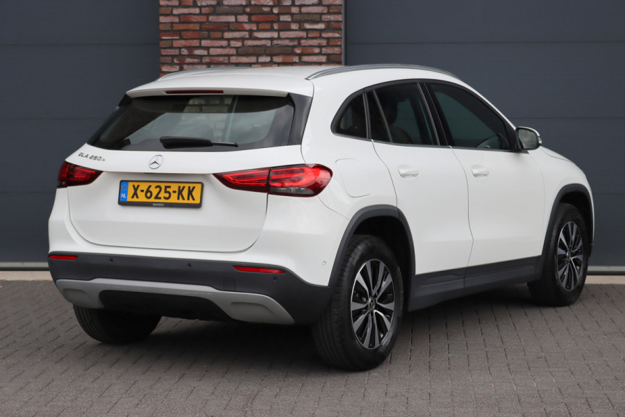 Mercedes-Benz GLA 250 e Luxury Line | Augmented Reality | Stoelverwarming | Widescreen | Zitcomfortpakket | Cruise Control | Camera | Apple Carplay/Android Auto |
