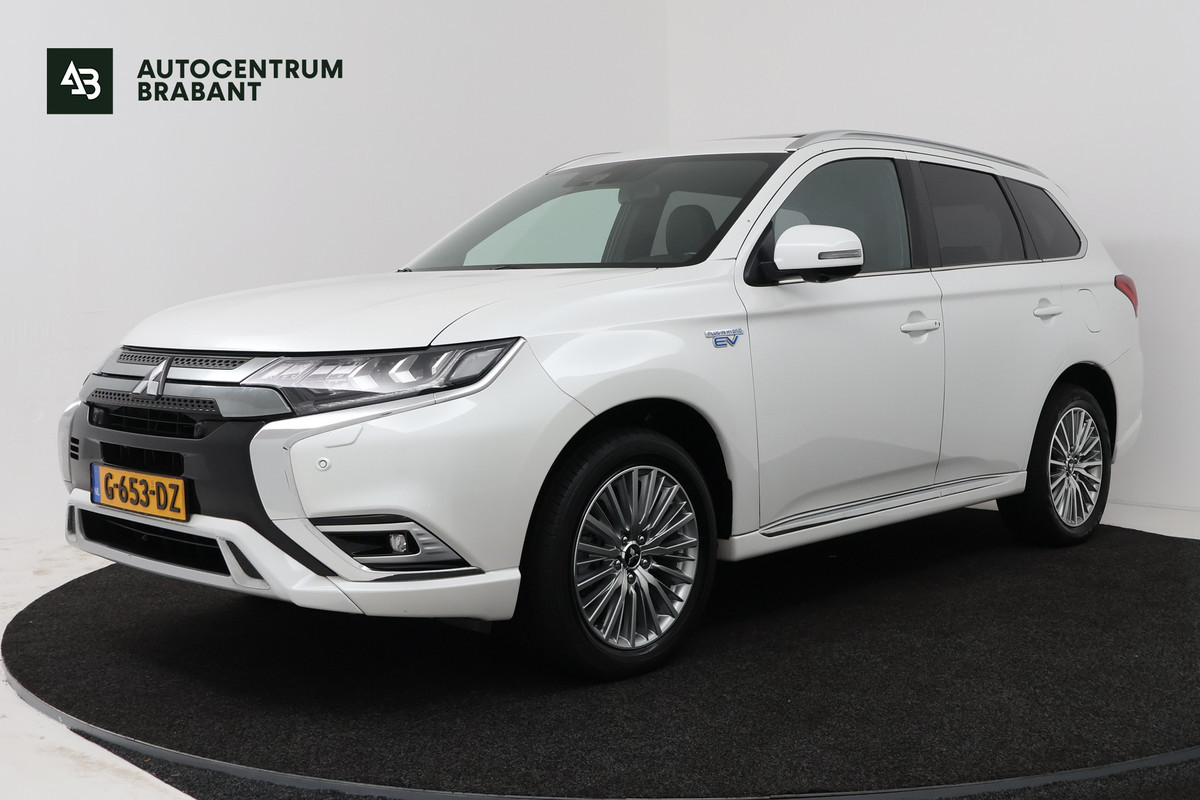 Mitsubishi Outlander 2.4 PHEV Instyle (PANORAMADAK, STUUR-/STOELVERWARMING, 360 CAMERA, LEDER, STUURBEDIENING)