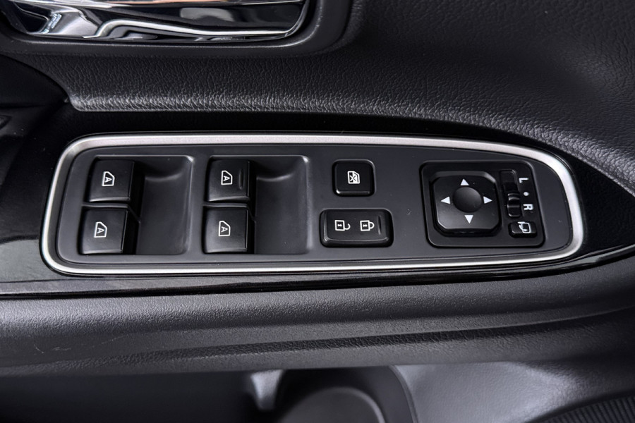 Mitsubishi Outlander 2.4 PHEV Instyle (PANORAMADAK, STUUR-/STOELVERWARMING, 360 CAMERA, LEDER, STUURBEDIENING)