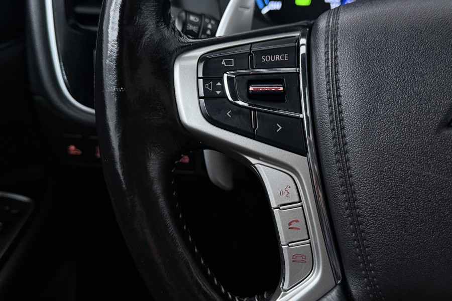 Mitsubishi Outlander 2.4 PHEV Instyle (PANORAMADAK, STUUR-/STOELVERWARMING, 360 CAMERA, LEDER, STUURBEDIENING)