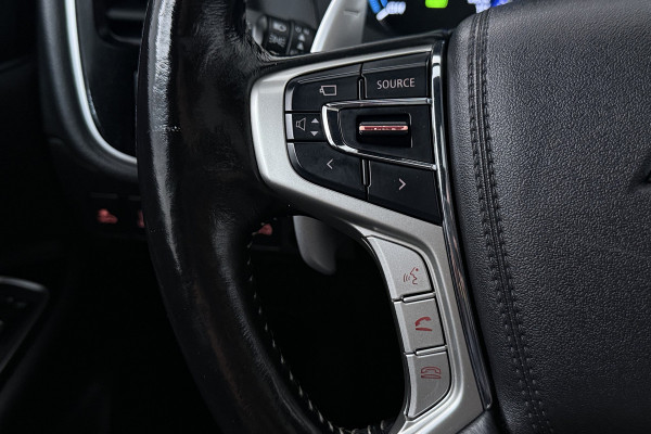 Mitsubishi Outlander 2.4 PHEV Instyle (PANORAMADAK, STUUR-/STOELVERWARMING, 360 CAMERA, LEDER, STUURBEDIENING)