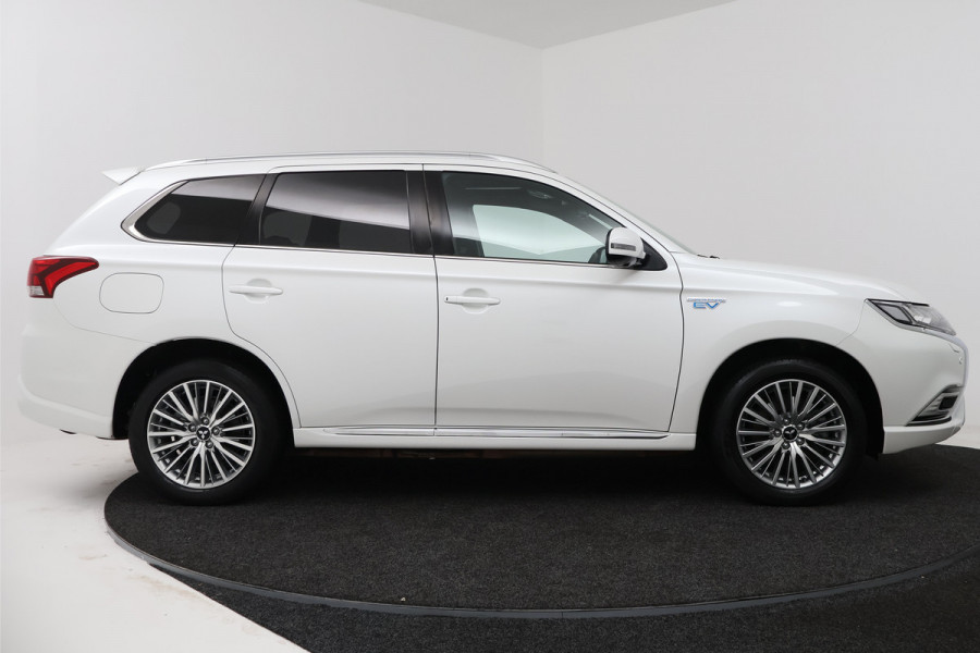 Mitsubishi Outlander 2.4 PHEV Instyle (PANORAMADAK, STUUR-/STOELVERWARMING, 360 CAMERA, LEDER, STUURBEDIENING)