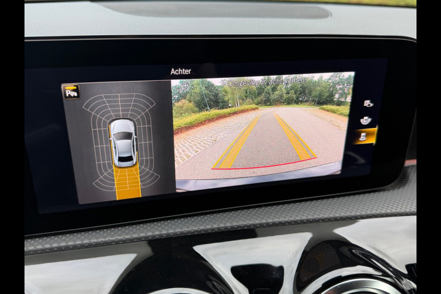 Mercedes-Benz A-Klasse 200 Business Solution AMG styling, burmester, achteruitrijcamera, sfeerverlichting, stoelverwarming,