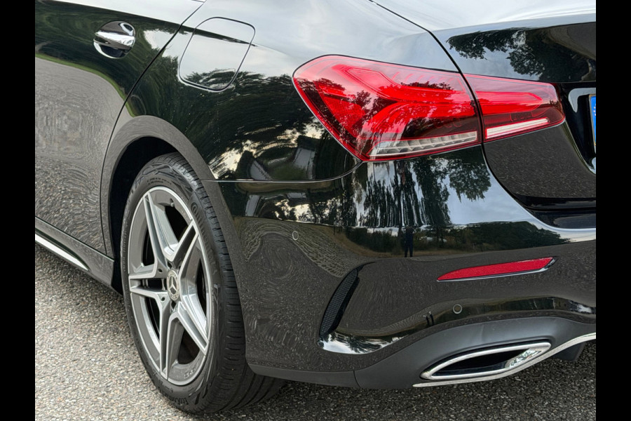 Mercedes-Benz A-Klasse 200 Business Solution AMG styling, burmester, achteruitrijcamera, sfeerverlichting, stoelverwarming,