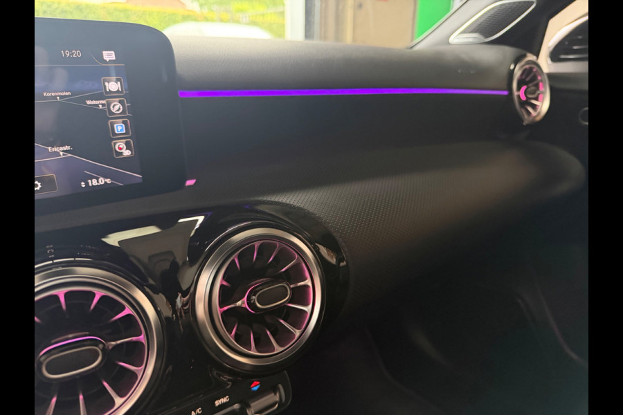 Mercedes-Benz A-Klasse 200 Business Solution AMG styling, burmester, achteruitrijcamera, sfeerverlichting, stoelverwarming,