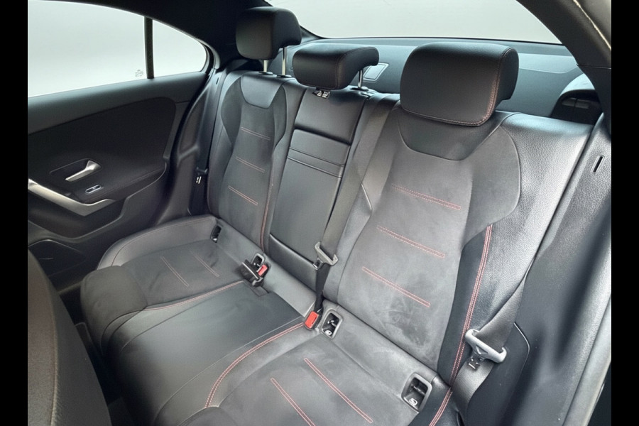 Mercedes-Benz A-Klasse 200 Business Solution AMG styling, burmester, achteruitrijcamera, sfeerverlichting, stoelverwarming,