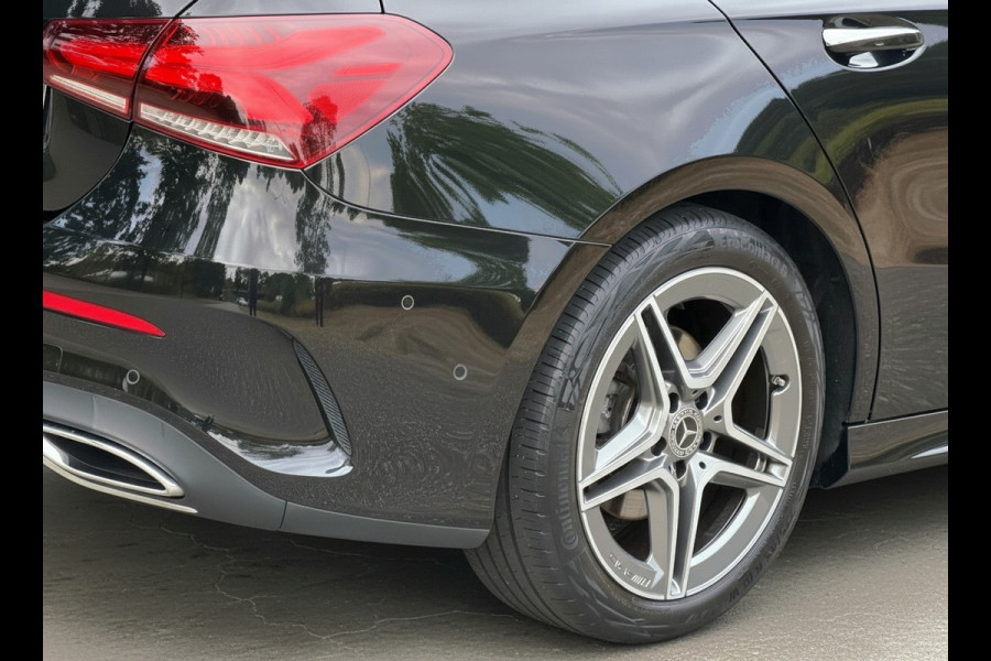 Mercedes-Benz A-Klasse 200 Business Solution AMG styling, burmester, achteruitrijcamera, sfeerverlichting, stoelverwarming,