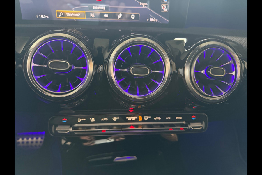Mercedes-Benz A-Klasse 200 Business Solution AMG styling, burmester, achteruitrijcamera, sfeerverlichting, stoelverwarming,
