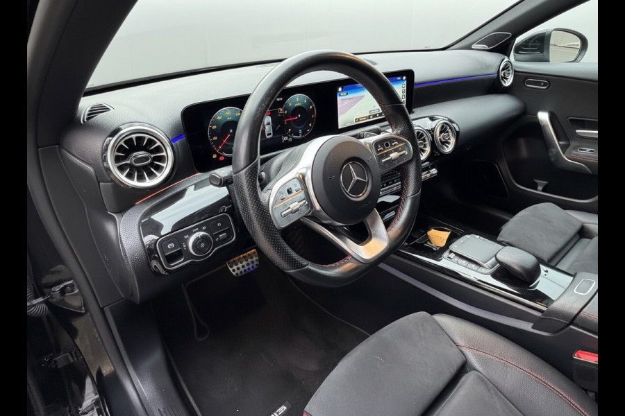 Mercedes-Benz A-Klasse 200 Business Solution AMG styling, burmester, achteruitrijcamera, sfeerverlichting, stoelverwarming,
