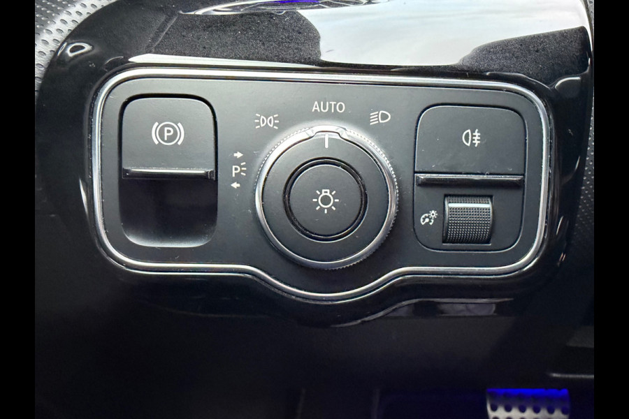 Mercedes-Benz A-Klasse 200 Business Solution AMG styling, burmester, achteruitrijcamera, sfeerverlichting, stoelverwarming,
