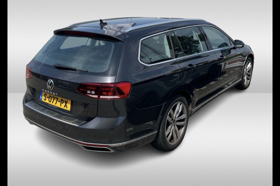 Volkswagen Passat Variant 1.5 TSI R-Line Business + / Camera / CarPlay / Leder&Alcantara / 18'' / Stoelverwarming / Dodehoek / DAB / ACC
