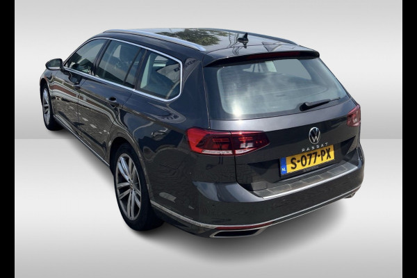 Volkswagen Passat Variant 1.5 TSI R-Line Business + / Camera / CarPlay / Leder&Alcantara / 18'' / Stoelverwarming / Dodehoek / DAB / ACC