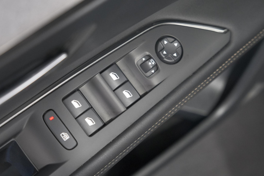 Peugeot 3008 PureTech 130 EAT8 GT | Adaptieve Cruise Control | Camera | Navigatie | Apple Carplay