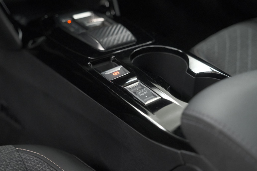 Peugeot e-2008 EV Allure 54 kWh | SOH 97,4% | 11 KW Lader | Apple Carplay | Parkeersensoren