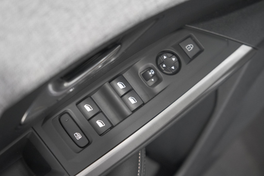 Peugeot 5008 1.2 Hybrid 136 Allure 7p | Camera | Apple CarPlay | Airco Separaat Achter | Keyless Entry