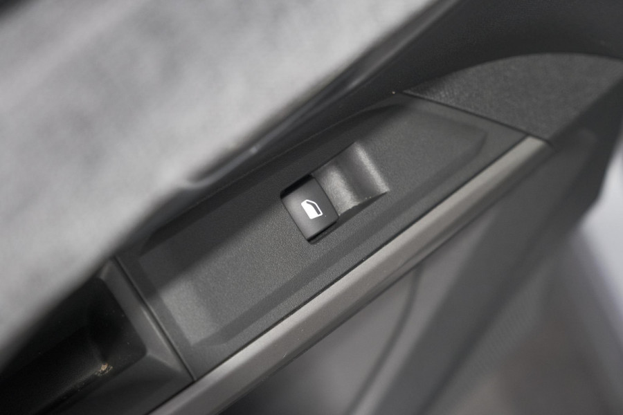 Peugeot 5008 1.2 Hybrid 136 Allure 7p | Camera | Apple CarPlay | Airco Separaat Achter | Keyless Entry