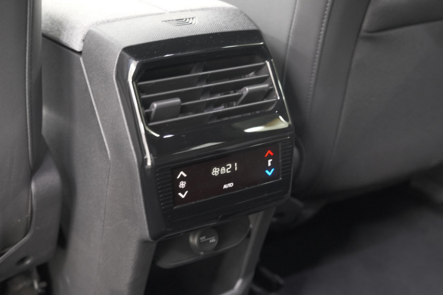 Peugeot 5008 1.2 Hybrid 136 Allure 7p | Camera | Apple CarPlay | Airco Separaat Achter | Keyless Entry