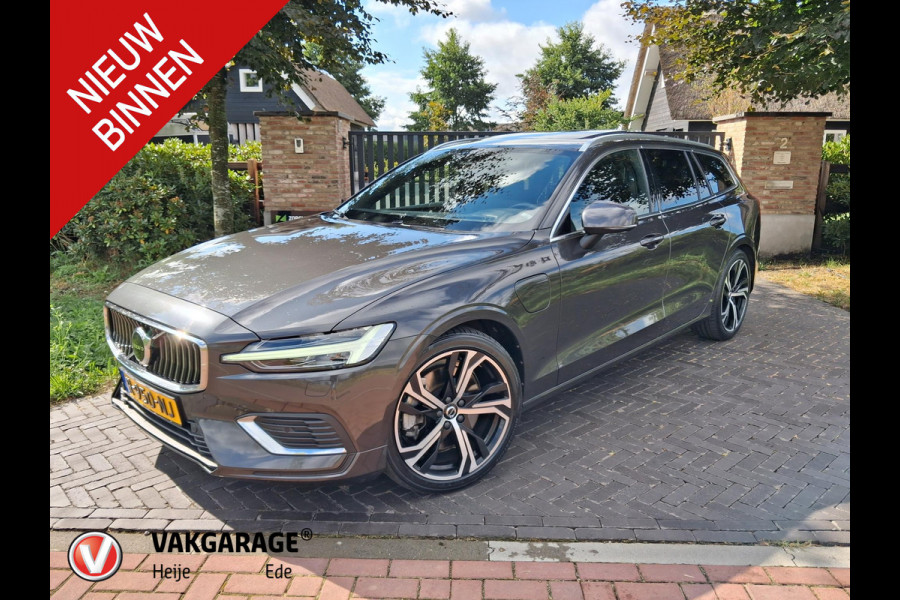 Volvo V60 2.0 T8 Plug-in hybrid AWD Ultimate Bright | Panoramadak | Trekhaak | Harman Kardon | NL-Auto | 455PK |