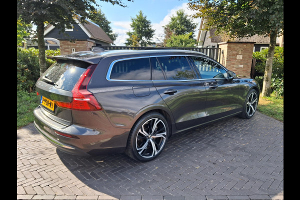 Volvo V60 2.0 T8 Plug-in hybrid AWD Ultimate Bright | Panoramadak | Trekhaak | Harman Kardon | NL-Auto | 455PK |