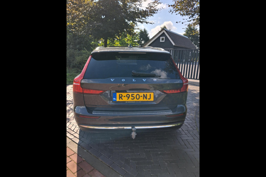 Volvo V60 2.0 T8 Plug-in hybrid AWD Ultimate Bright | Panoramadak | Trekhaak | Harman Kardon | NL-Auto | 455PK |