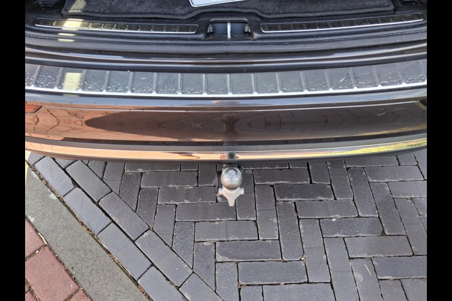 Volvo V60 2.0 T8 Plug-in hybrid AWD Ultimate Bright | Panoramadak | Trekhaak | Harman Kardon | NL-Auto | 455PK |