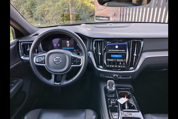 Volvo V60 2.0 T8 Plug-in hybrid AWD Ultimate Bright | Panoramadak | Trekhaak | Harman Kardon | NL-Auto | 455PK |