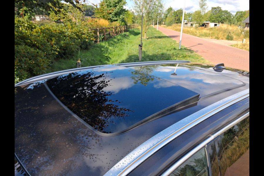 Volvo V60 2.0 T8 Plug-in hybrid AWD Ultimate Bright | Panoramadak | Trekhaak | Harman Kardon | NL-Auto | 455PK |