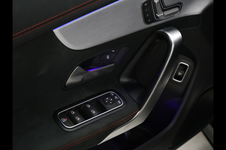 Mercedes-Benz CLA-Klasse 200 Business Solution AMG [SCHUIFKANTELDAK, AMG PAKKET, APPLE CARPLAY, ANDROID, WIDESCREEN COCKPIT, STOELVERWARMING, CAMERA, SFEERVERLICHTING, MULTIBEAM LED, PDC V+A, CRUISE CONTROL, NAVIGATIE, KEYLESS, CLIMATE CONTRO