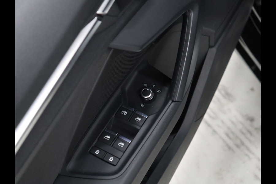 Audi A3 Limousine 35 TFSI Business edition [ADAPTIVE CRUISE, APPLE CARPLAY, TREKHAAK AFNEEMBAAR, ANDROID, VIRTUAL COCKPIT, FULL LED, GROOT NAVIGATIE, DRAADLOOS OPLADEN, SPORTSTOELEN, SPORTONDERSTEL, LANE ASSIST, PDC ACHTER, CLIMATE CO