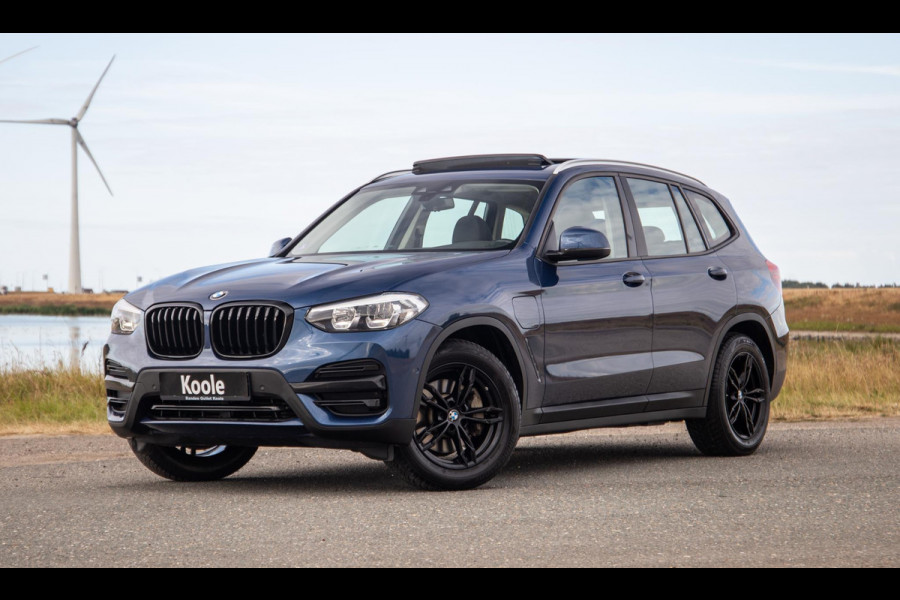 BMW X3 xDrive30e Executive BLACK LINE / PANORAMA DAK / CARPLAY / LEER / STOELVERWARMING / CAMERA
