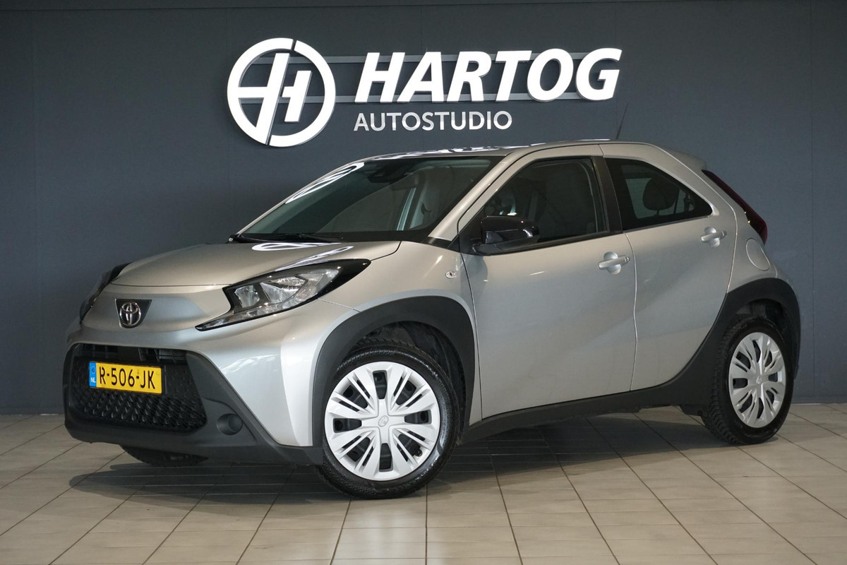 Toyota Aygo X 1.0 VVT-i MT Play + CAMERA / ADAPTIEVE CRUISE / CARPLAY