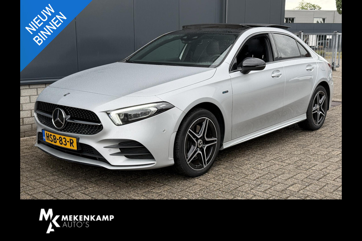 Mercedes-Benz A-Klasse 250 e AMG Line 18''/SOH 100%/Panoramadak/Memory L&R/Trekhaak/Dodehoek/Keyless/Adaptieve cruise/Alarm/Sfeerverlichting/Camera/Apple Carplay & Android Auto