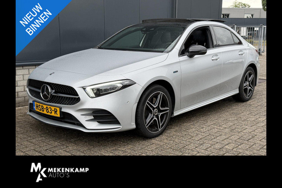 Mercedes-Benz A-Klasse 250 e AMG Line 18''/SOH 100%/Panoramadak/Memory L&R/Trekhaak/Dodehoek/Keyless/Adaptieve cruise/Alarm/Sfeerverlichting/Camera/Apple Carplay & Android Auto