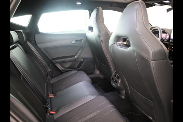 CUPRA Formentor 1.4 e-Hybrid VZ Performance 245pk | SOH 94,9% | Panoramadak | 19 inch Lichtmetalen velgen | Dode hoek detectie | Adaptieve cruise controle