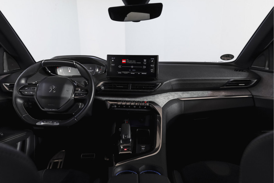 Peugeot 3008 1.2 PureTech Blue Lease GT 131 PK | black pakket | S/K-Panodak | Dig. Cockpit | Adapt. Cruise | Stoelverw. | PDC | Camera | NAV + App. Connect | ECC | Elek. Klep | LM 19" |