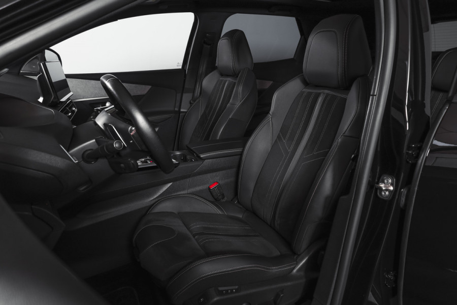 Peugeot 3008 1.2 PureTech Blue Lease GT 131 PK | black pakket | S/K-Panodak | Dig. Cockpit | Adapt. Cruise | Stoelverw. | PDC | Camera | NAV + App. Connect | ECC | Elek. Klep | LM 19" |