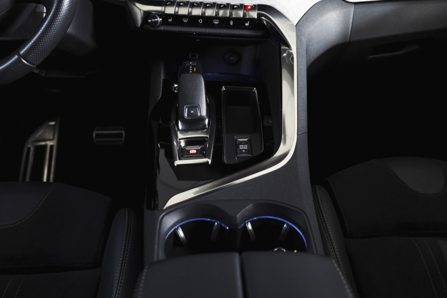 Peugeot 3008 1.2 PureTech Blue Lease GT 131 PK | black pakket | S/K-Panodak | Dig. Cockpit | Adapt. Cruise | Stoelverw. | PDC | Camera | NAV + App. Connect | ECC | Elek. Klep | LM 19" |