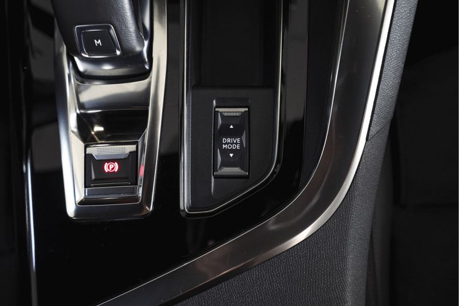 Peugeot 3008 1.2 PureTech Blue Lease GT 131 PK | black pakket | S/K-Panodak | Dig. Cockpit | Adapt. Cruise | Stoelverw. | PDC | Camera | NAV + App. Connect | ECC | Elek. Klep | LM 19" |