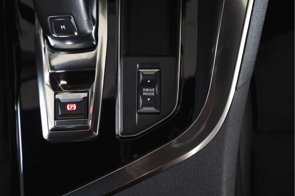 Peugeot 3008 1.2 PureTech Blue Lease GT 131 PK | black pakket | S/K-Panodak | Dig. Cockpit | Adapt. Cruise | Stoelverw. | PDC | Camera | NAV + App. Connect | ECC | Elek. Klep | LM 19" |