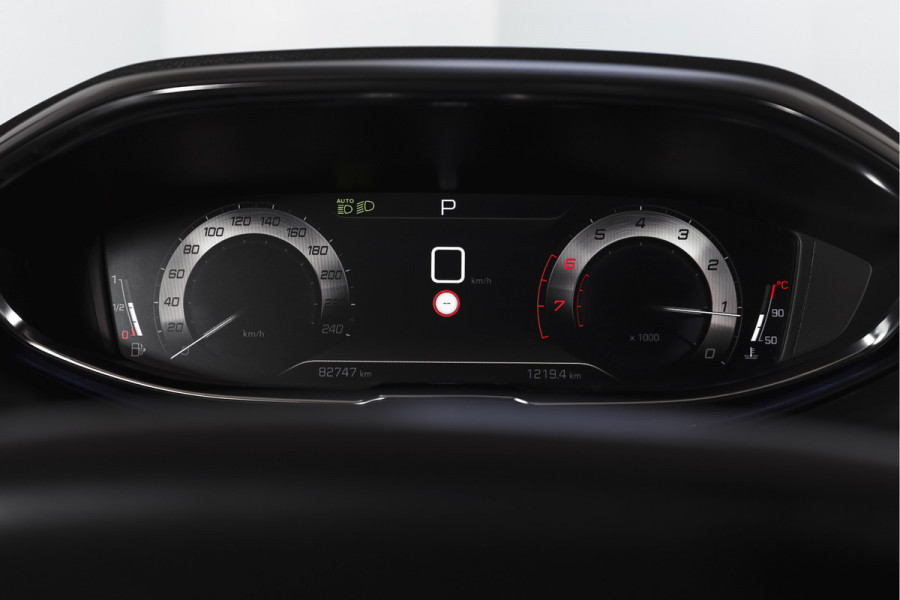 Peugeot 3008 1.2 PureTech Blue Lease GT 131 PK | black pakket | S/K-Panodak | Dig. Cockpit | Adapt. Cruise | Stoelverw. | PDC | Camera | NAV + App. Connect | ECC | Elek. Klep | LM 19" |
