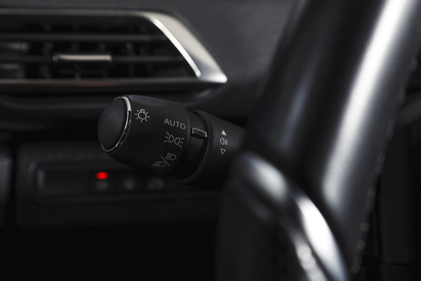 Peugeot 3008 1.2 PureTech Blue Lease GT 131 PK | black pakket | S/K-Panodak | Dig. Cockpit | Adapt. Cruise | Stoelverw. | PDC | Camera | NAV + App. Connect | ECC | Elek. Klep | LM 19" |