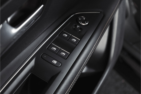 Peugeot 3008 1.2 PureTech Blue Lease GT 131 PK | black pakket | S/K-Panodak | Dig. Cockpit | Adapt. Cruise | Stoelverw. | PDC | Camera | NAV + App. Connect | ECC | Elek. Klep | LM 19" |