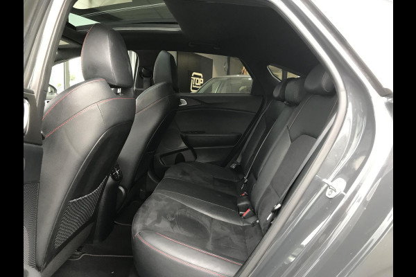 Kia ProCeed 1.6 GT Panoramadak / verwarmde voorruit 204pk