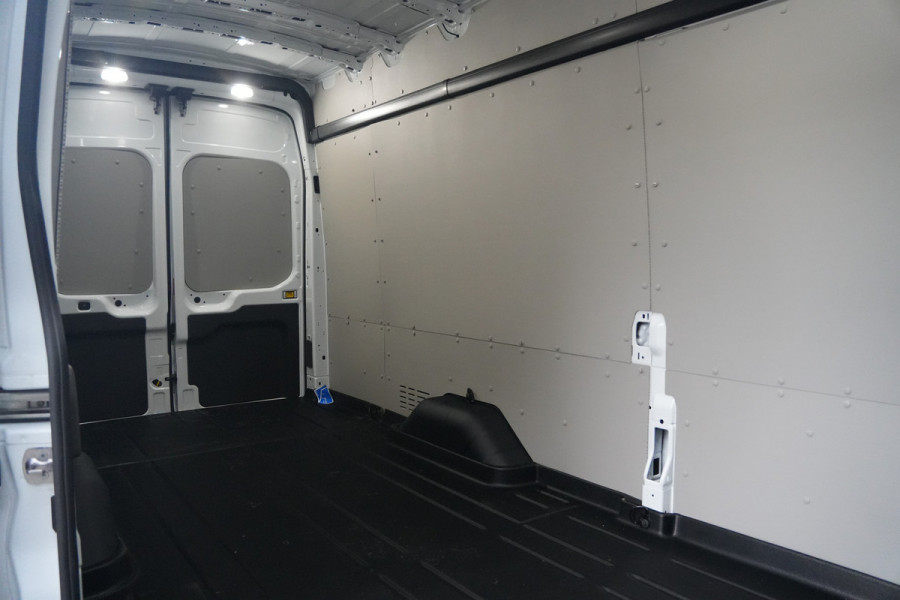 Ford Transit 350 2.0 TDCI L4H3 Trend RWD 130pk - Navi - PDC - Stoelverwarming - Elektr. bestuurdersstoel - Rijklaar